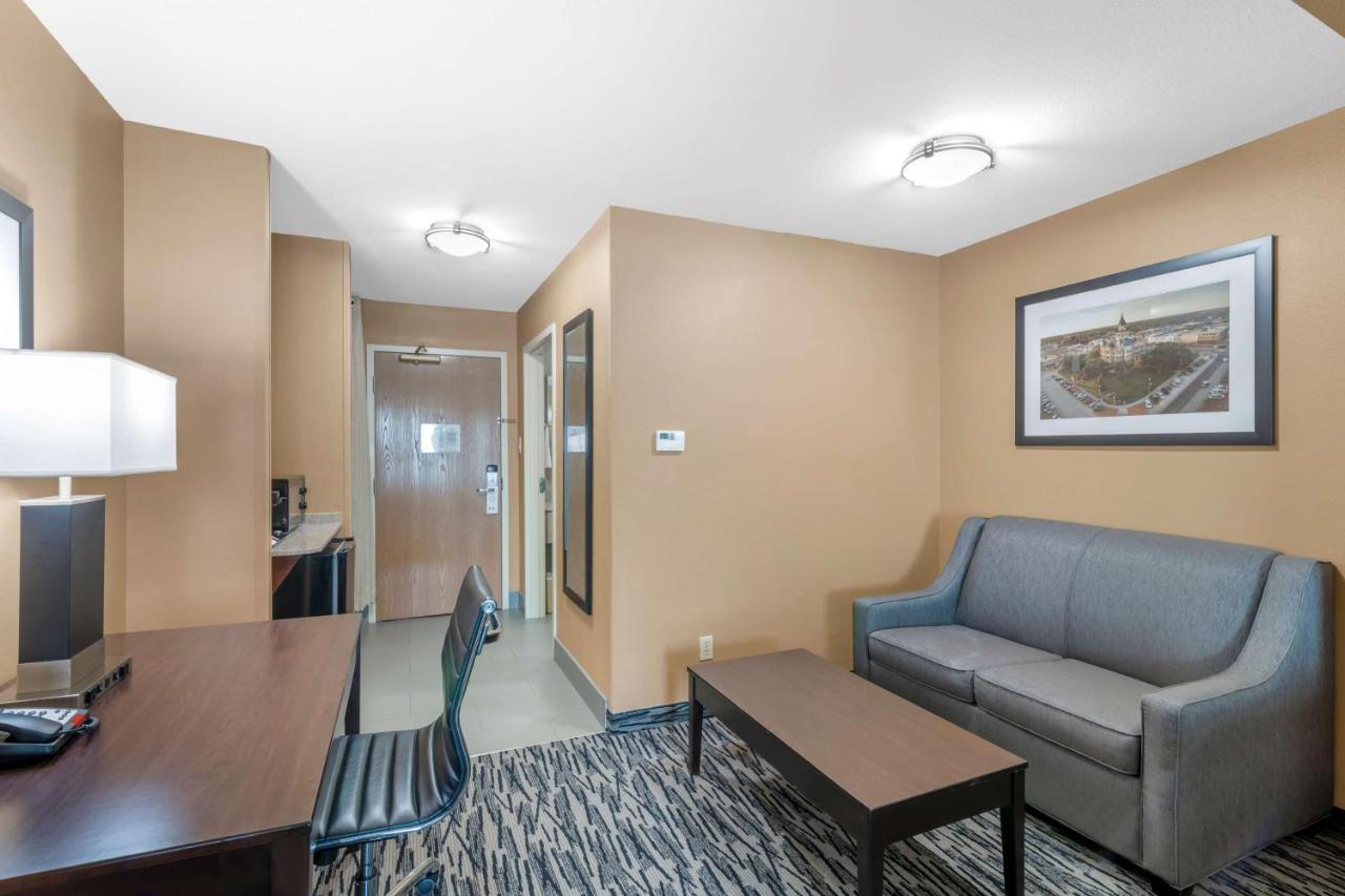 Best Western Plus Denton Inn & Suites Luaran gambar